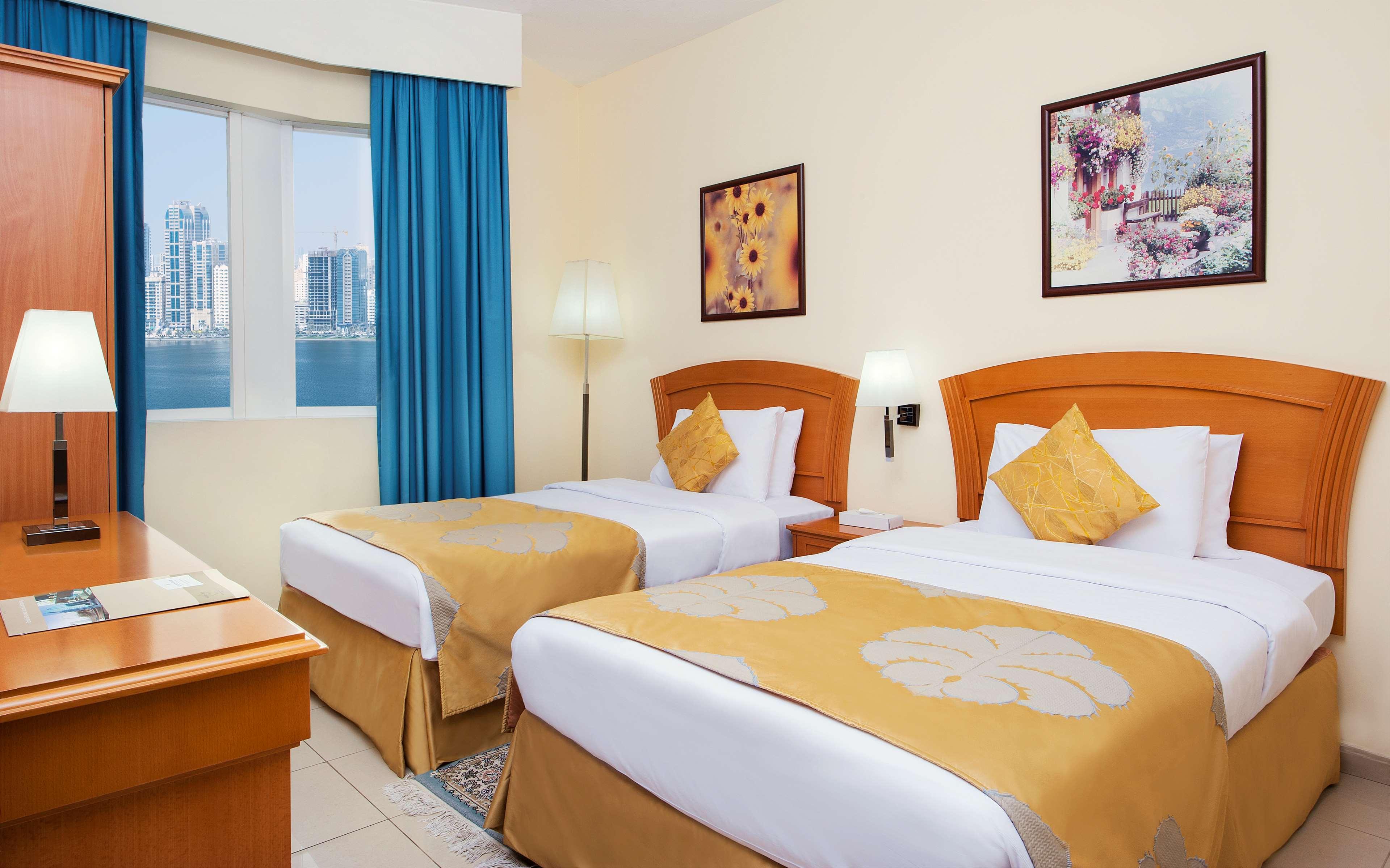 Golden Tulip Sharjah Aparthotel Kültér fotó