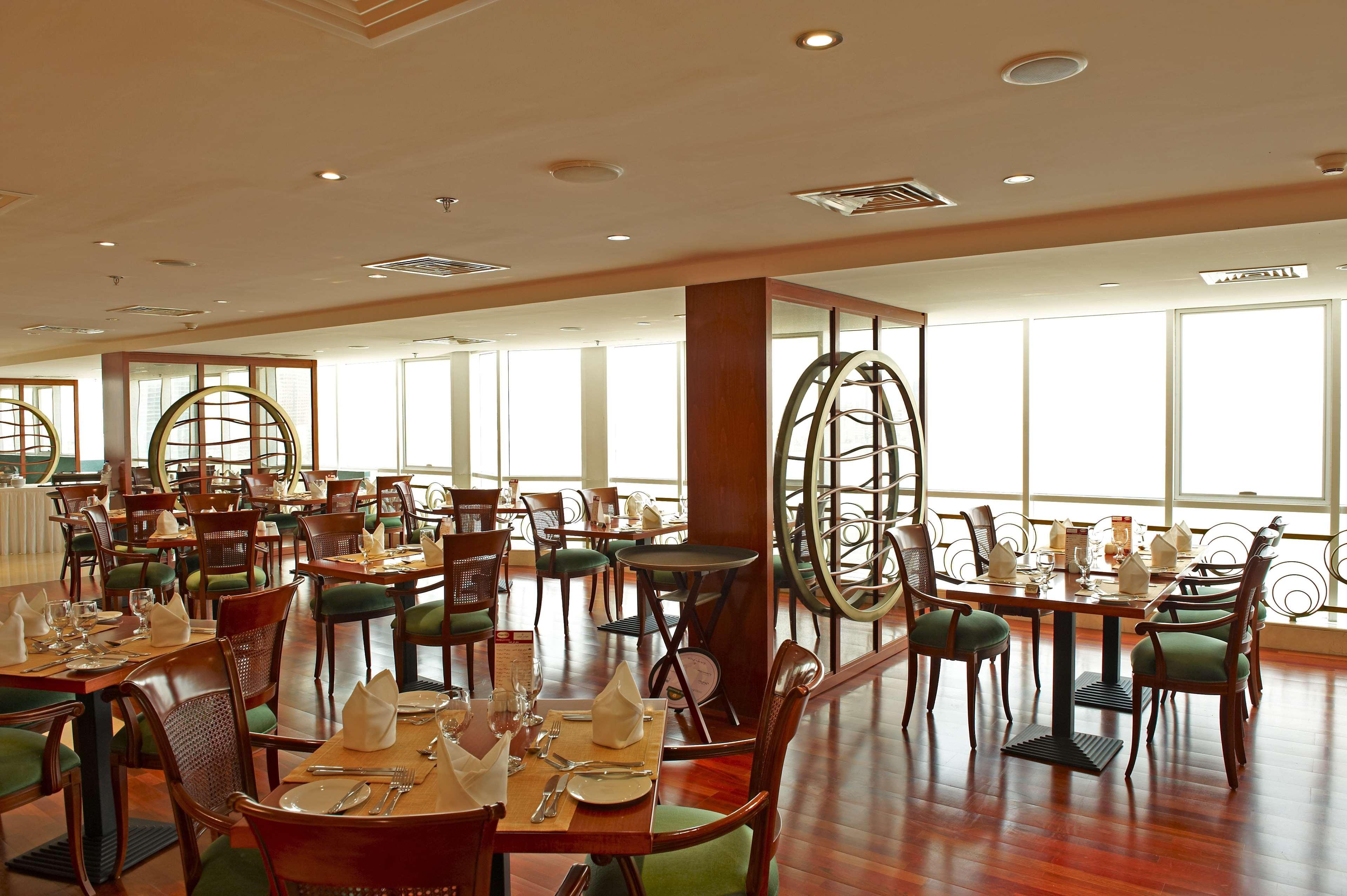 Golden Tulip Sharjah Aparthotel Kültér fotó