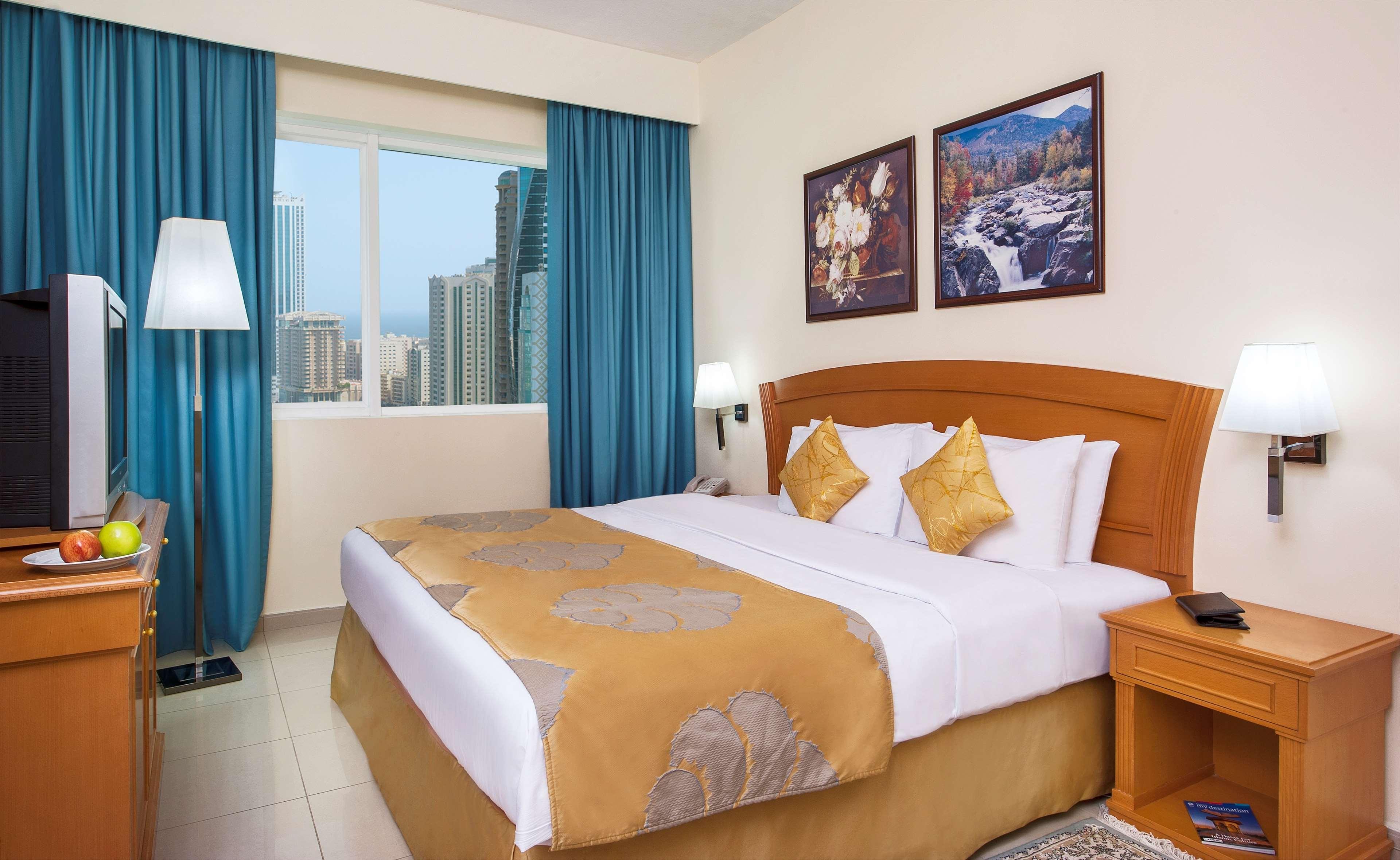 Golden Tulip Sharjah Aparthotel Kültér fotó