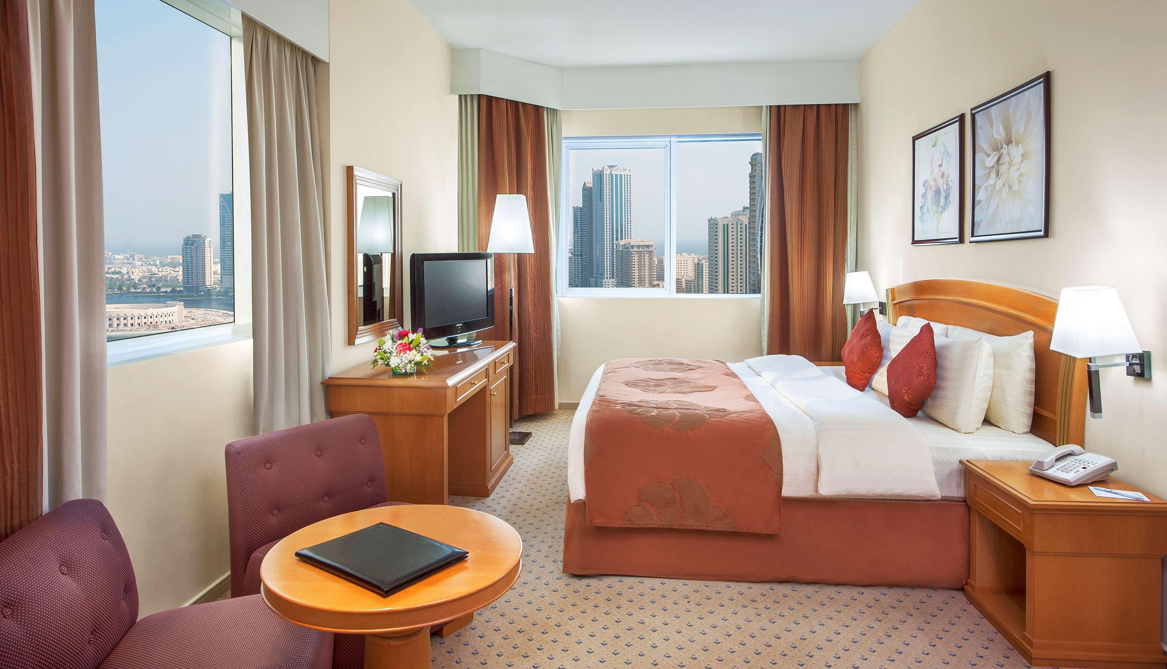 Golden Tulip Sharjah Aparthotel Kültér fotó