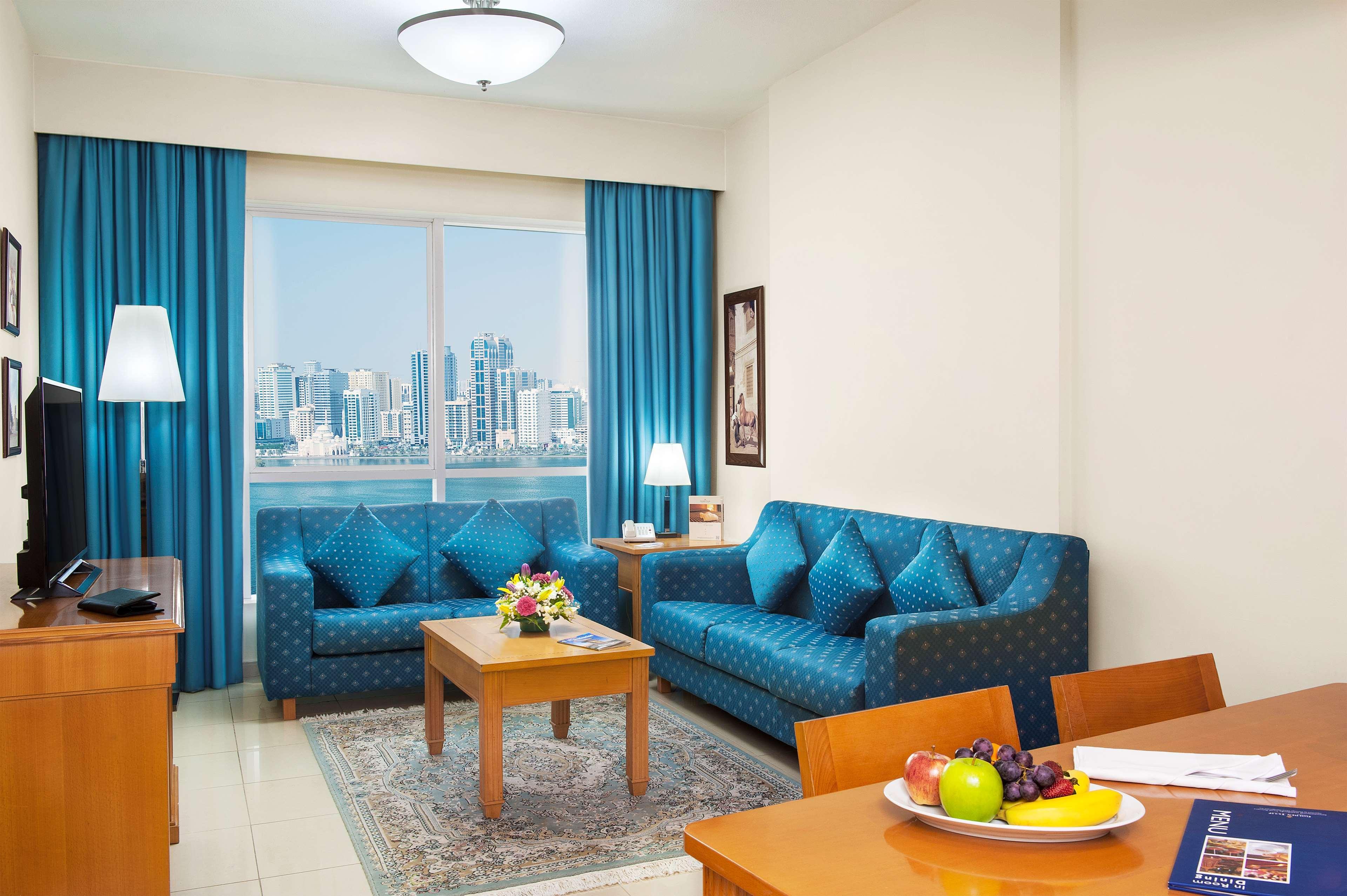 Golden Tulip Sharjah Aparthotel Kültér fotó