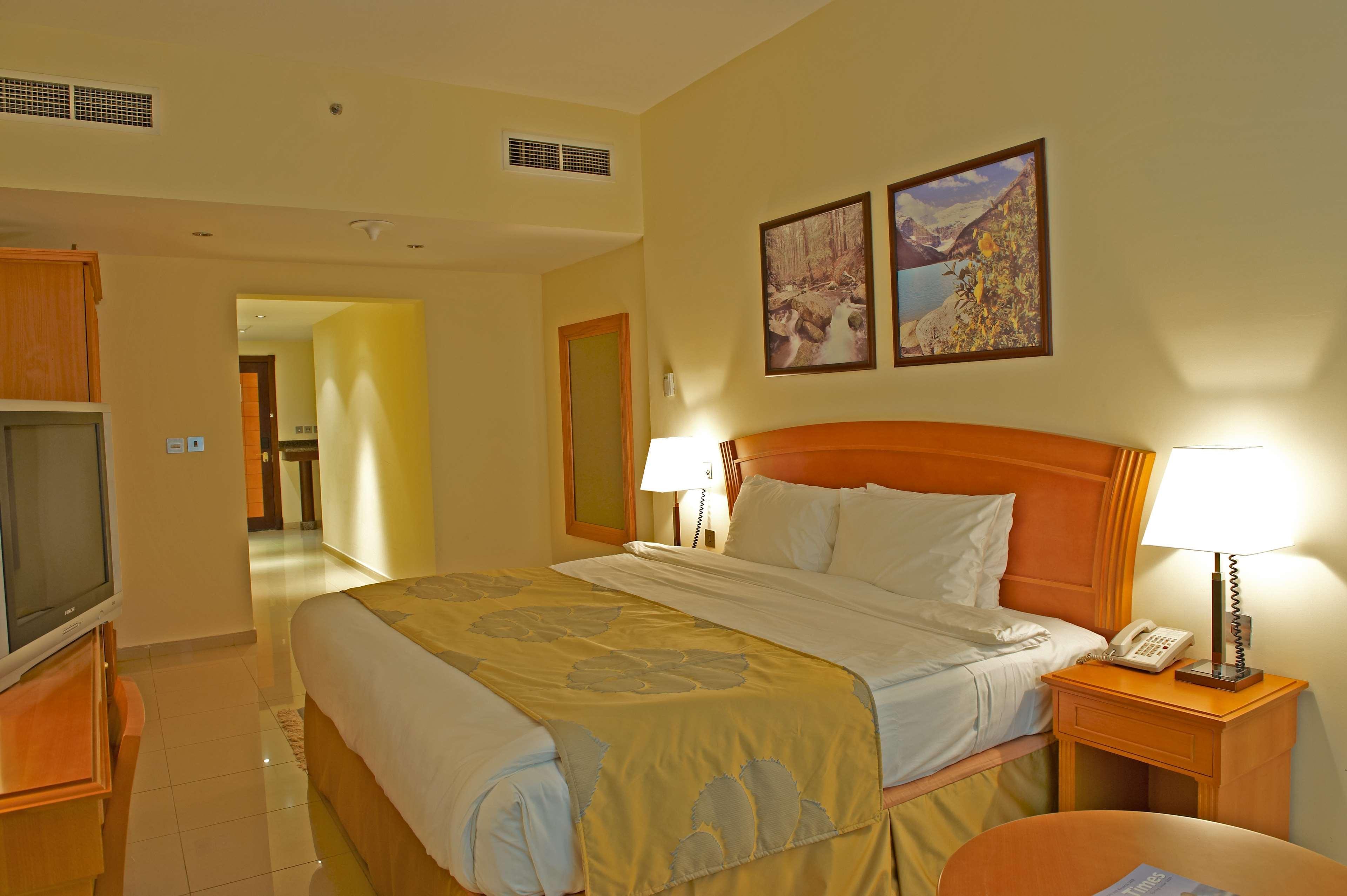 Golden Tulip Sharjah Aparthotel Kültér fotó