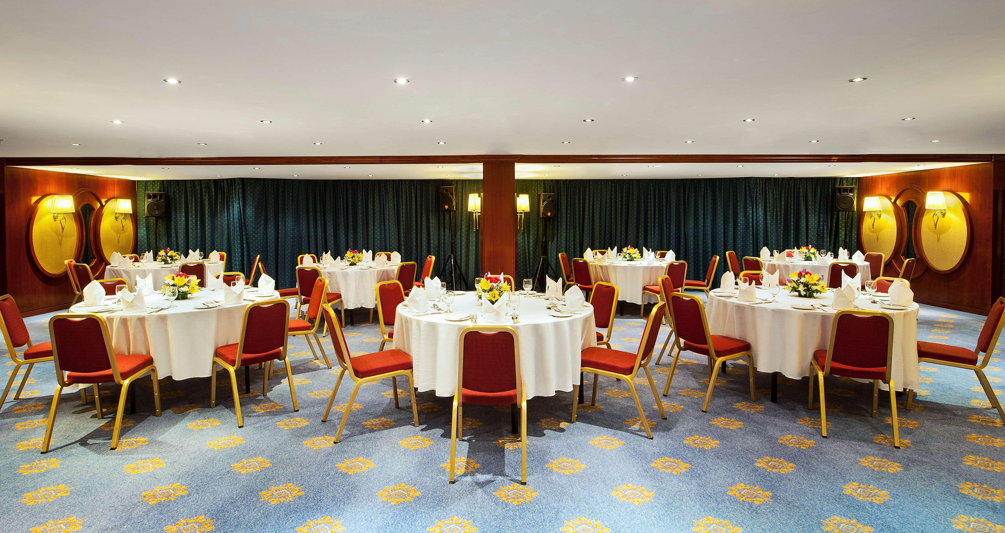 Golden Tulip Sharjah Aparthotel Kültér fotó