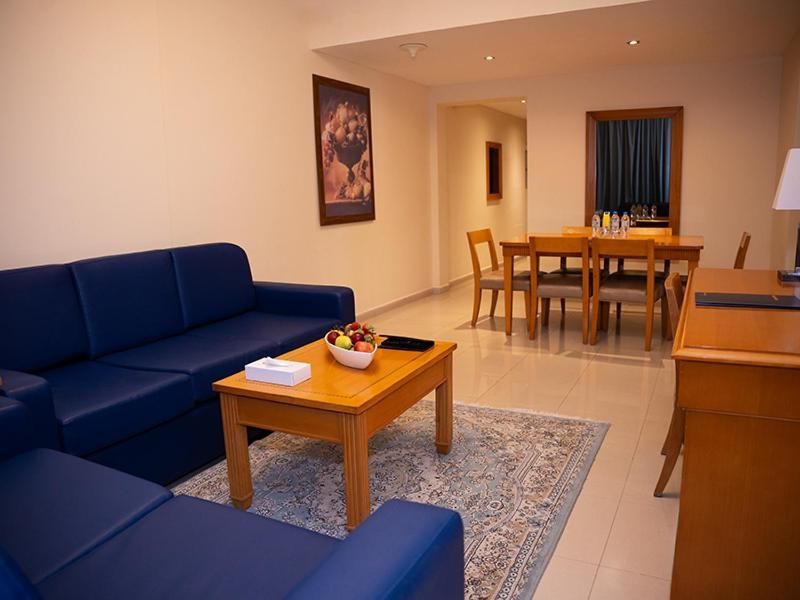 Golden Tulip Sharjah Aparthotel Kültér fotó