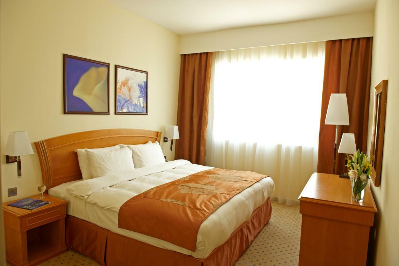 Golden Tulip Sharjah Aparthotel Kültér fotó
