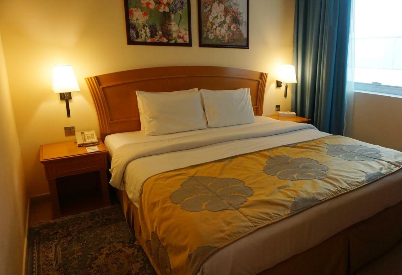 Golden Tulip Sharjah Aparthotel Kültér fotó