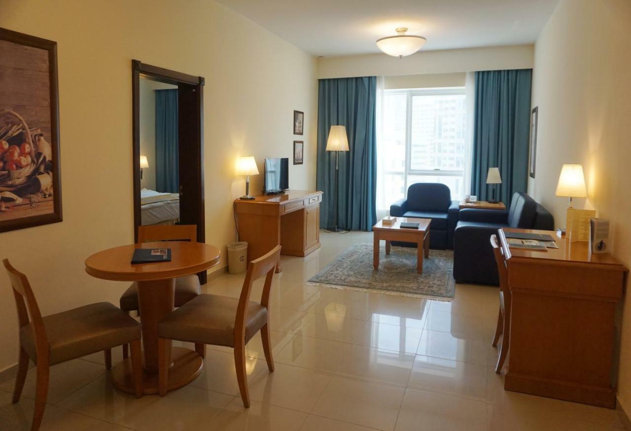 Golden Tulip Sharjah Aparthotel Kültér fotó