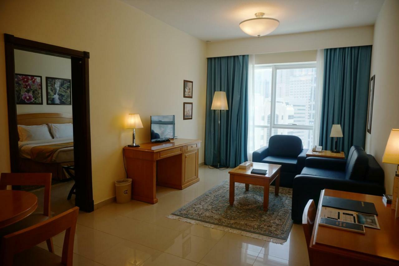 Golden Tulip Sharjah Aparthotel Kültér fotó