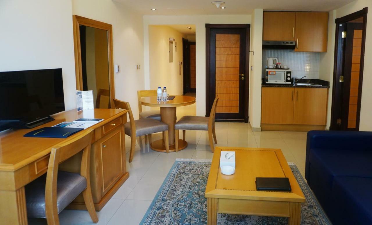 Golden Tulip Sharjah Aparthotel Kültér fotó